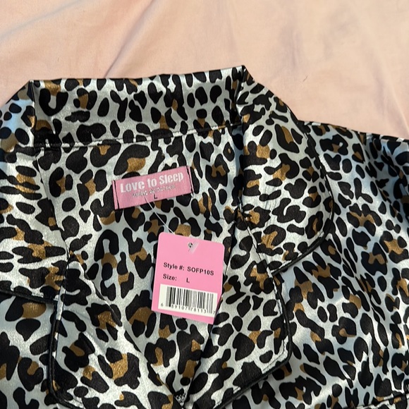 NWT Love To Sleep Pajamas size Large cheetah print - Picture 4 of 4